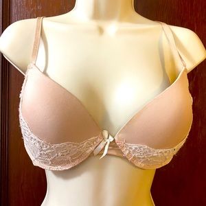 IZOD a size 36B Bra. Nice fit gently used